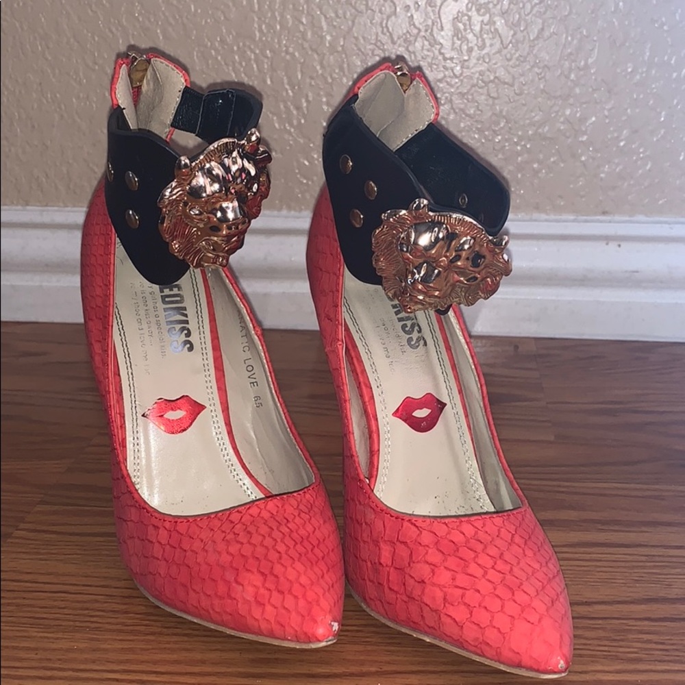 Gold Lion Plated Strappy Pump